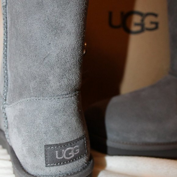 NIB UGG WOMEN'S CLASSIC SHORT CONSTANTINE SUEDE SHEARLING BOOTS - Picture 7 of 9